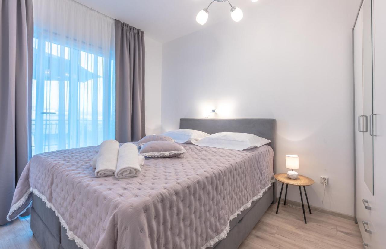 Holiday Home Insulam Mare Trogir Exterior photo
