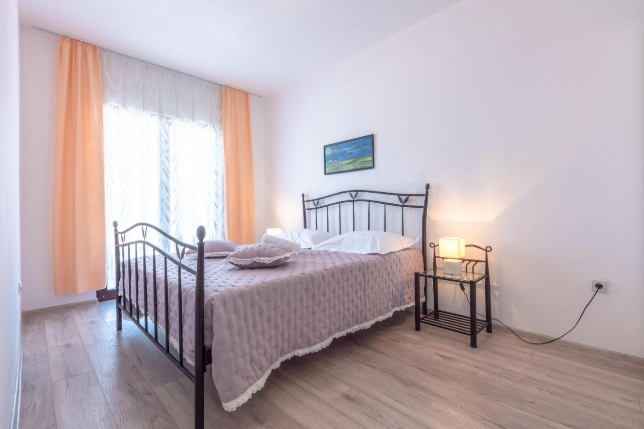 Holiday Home Insulam Mare Trogir Exterior photo