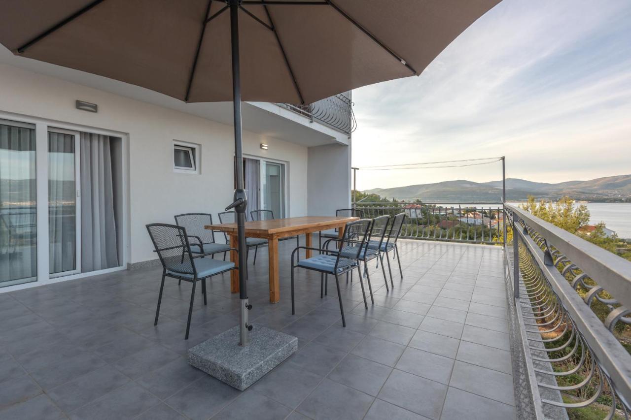 Holiday Home Insulam Mare Trogir Exterior photo