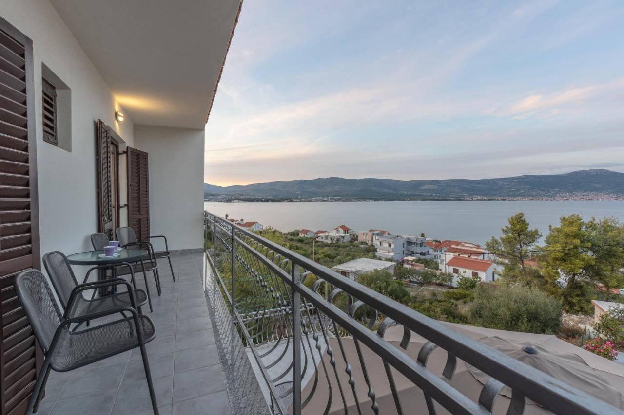 Holiday Home Insulam Mare Trogir Exterior photo