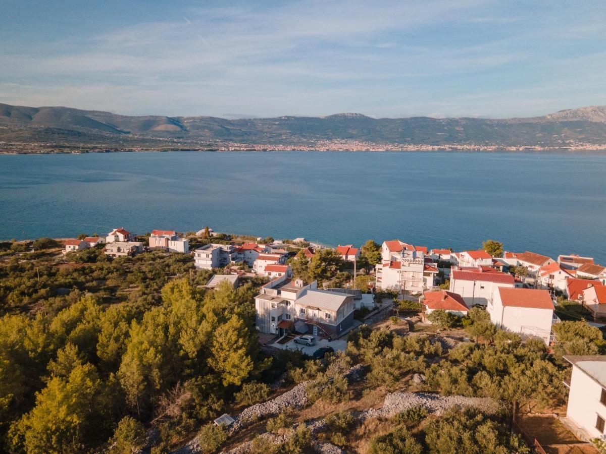 Holiday Home Insulam Mare Trogir Exterior photo