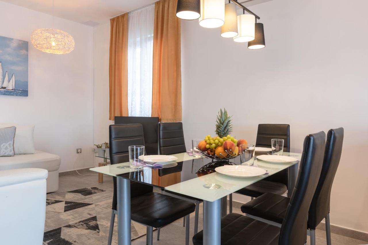 Holiday Home Insulam Mare Trogir Exterior photo