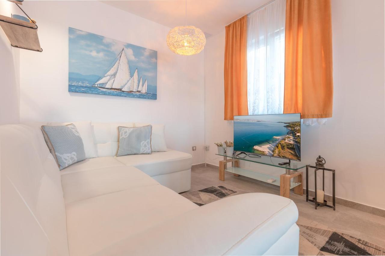 Holiday Home Insulam Mare Trogir Exterior photo