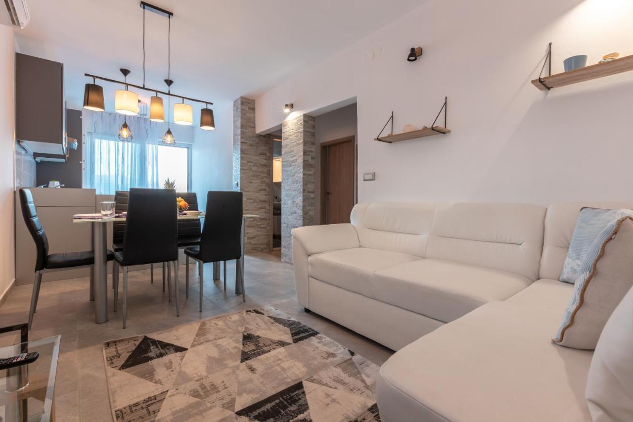 Holiday Home Insulam Mare Trogir Exterior photo