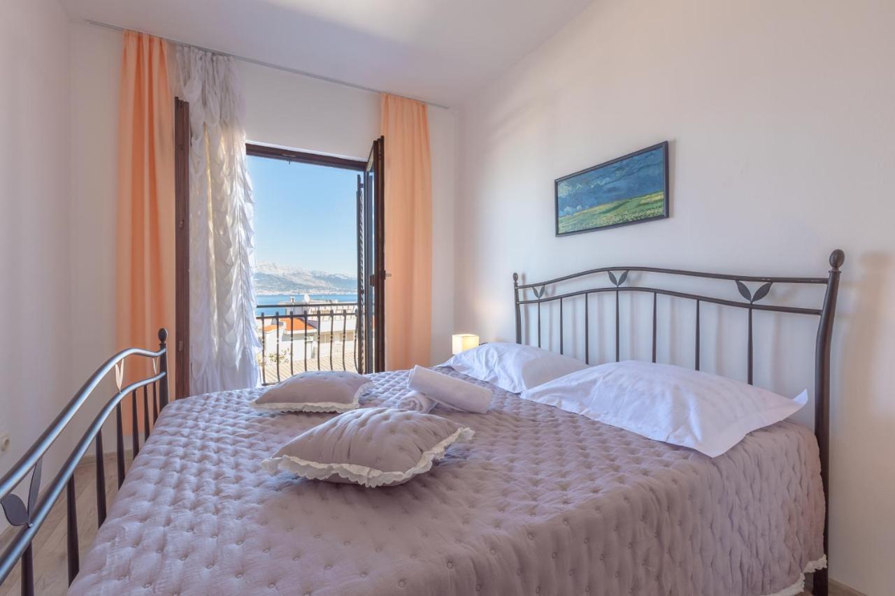Holiday Home Insulam Mare Trogir Exterior photo