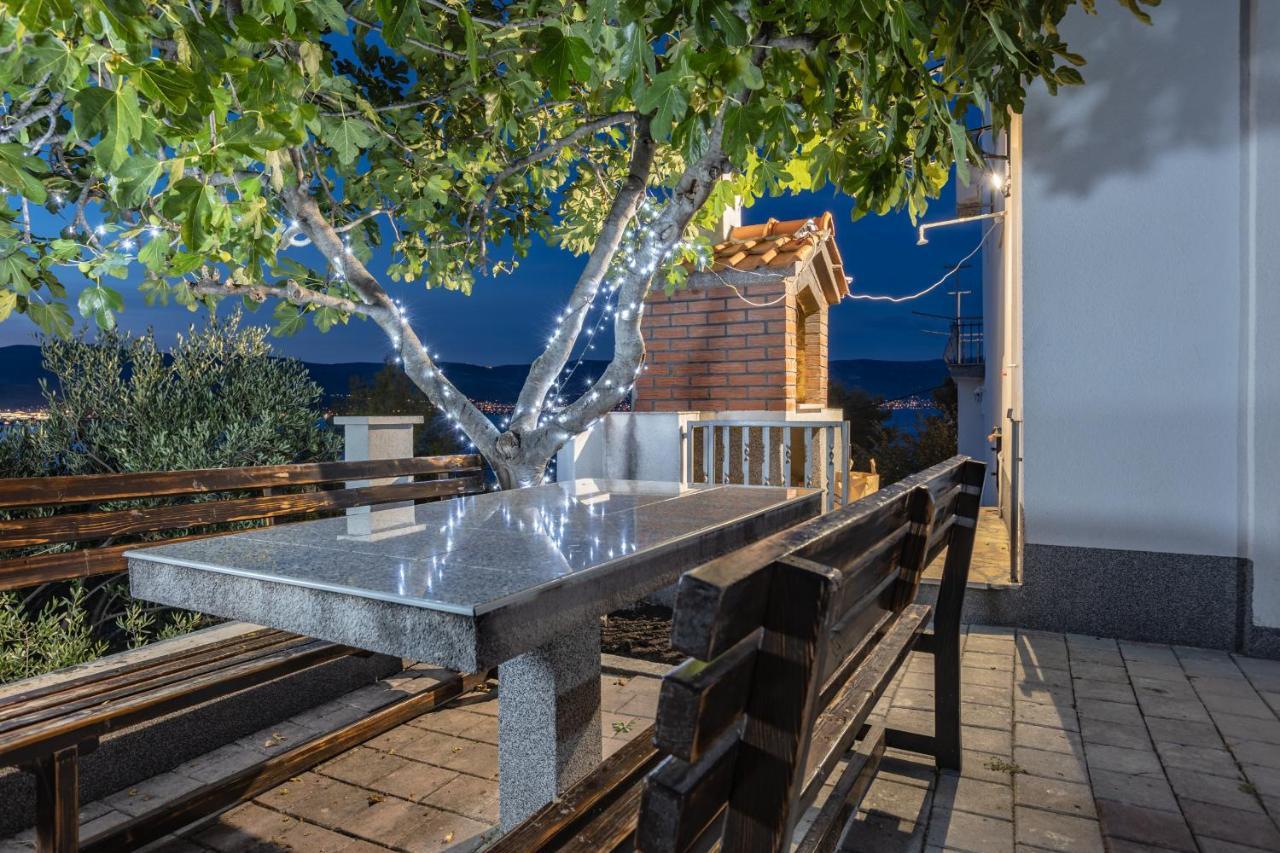 Holiday Home Insulam Mare Trogir Exterior photo