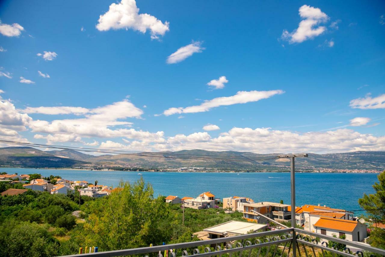 Holiday Home Insulam Mare Trogir Exterior photo